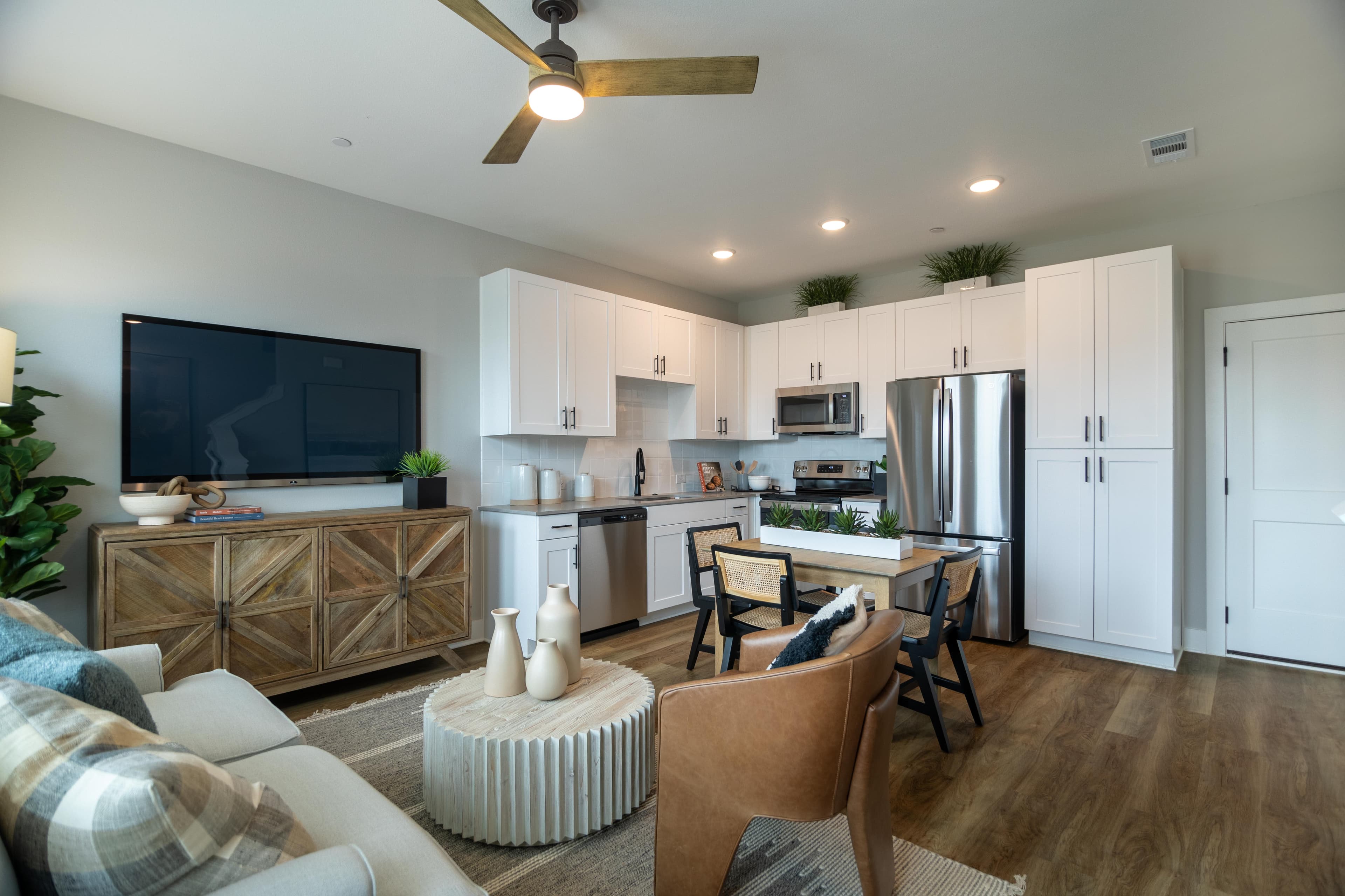 CARMEL VILLAS - Image 5