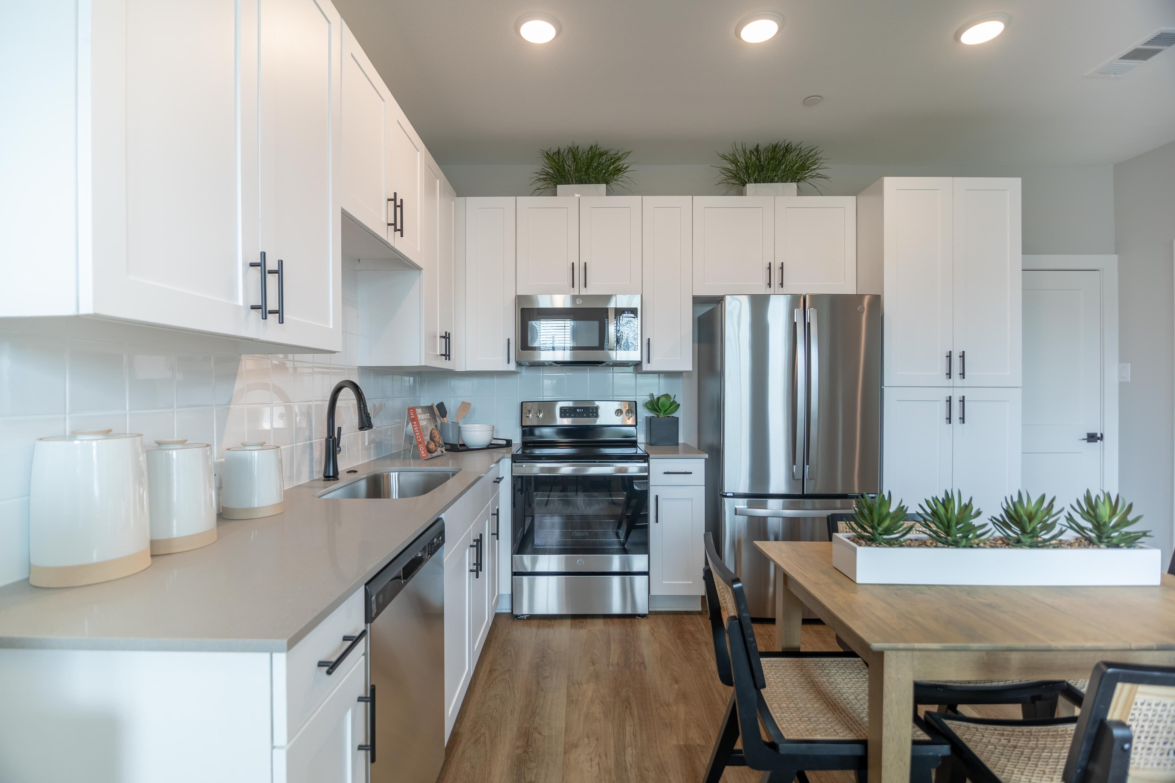 CARMEL VILLAS - Image 4